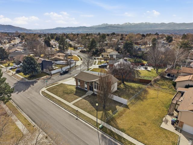 9828 S PINEHURST DR, Sandy, UT 84092