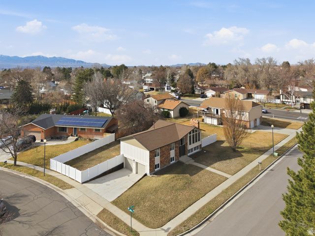 9828 S PINEHURST DR, Sandy, UT 84092