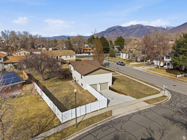 9828 S PINEHURST DR, Sandy, UT 84092
