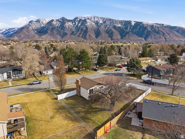 9828 S PINEHURST DR, Sandy, UT 84092