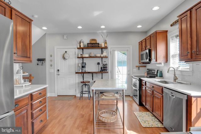 528 W SIMPSON ST, Mechanicsburg, PA 17055