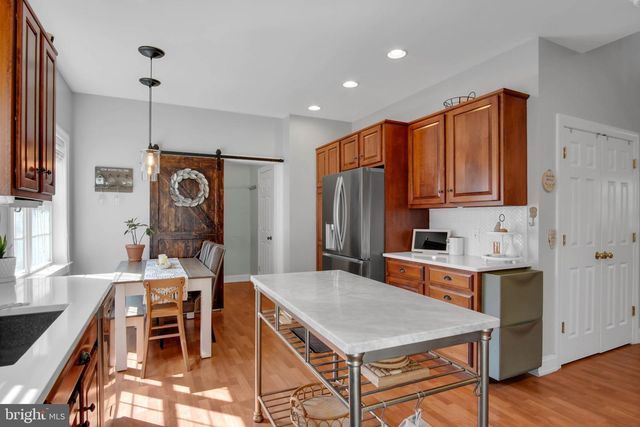 528 W SIMPSON ST, Mechanicsburg, PA 17055