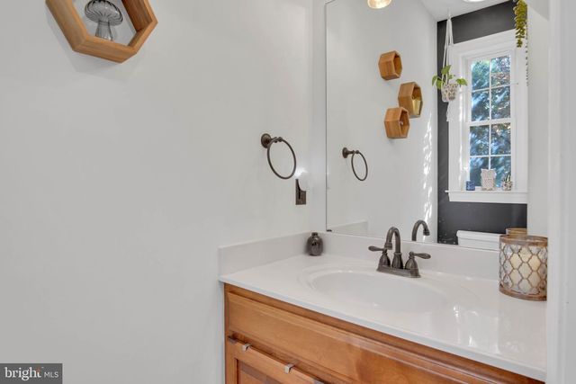 528 W SIMPSON ST, Mechanicsburg, PA 17055