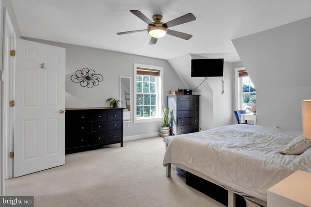 528 W SIMPSON ST, Mechanicsburg, PA 17055