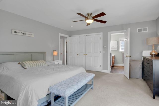 528 W SIMPSON ST, Mechanicsburg, PA 17055