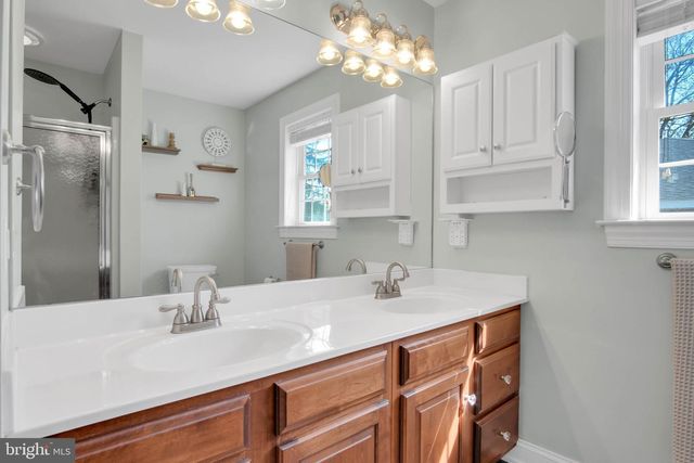 528 W SIMPSON ST, Mechanicsburg, PA 17055