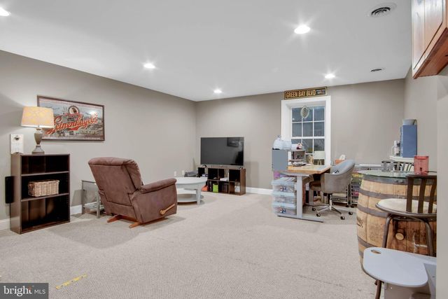528 W SIMPSON ST, Mechanicsburg, PA 17055