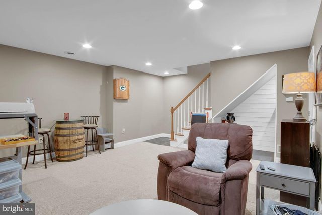 528 W SIMPSON ST, Mechanicsburg, PA 17055