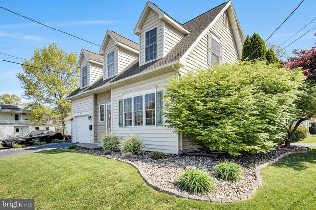 528 W SIMPSON ST, Mechanicsburg, PA 17055