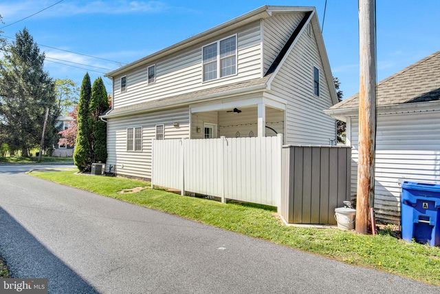 528 W SIMPSON ST, Mechanicsburg, PA 17055