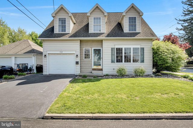 528 W SIMPSON ST, Mechanicsburg, PA 17055