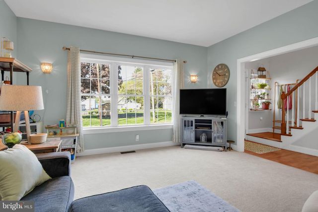 528 W SIMPSON ST, Mechanicsburg, PA 17055