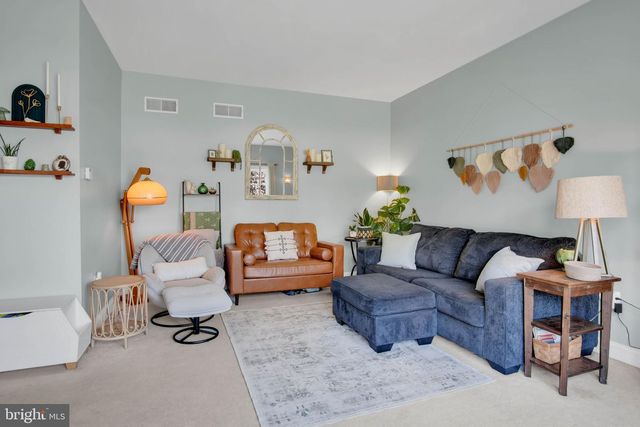 528 W SIMPSON ST, Mechanicsburg, PA 17055