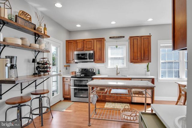 528 W SIMPSON ST, Mechanicsburg, PA 17055