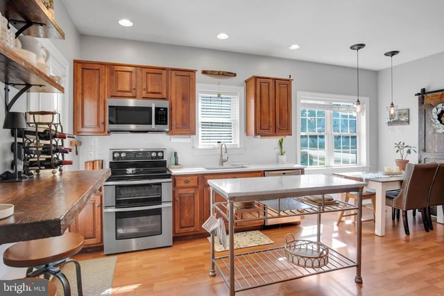 528 W SIMPSON ST, Mechanicsburg, PA 17055