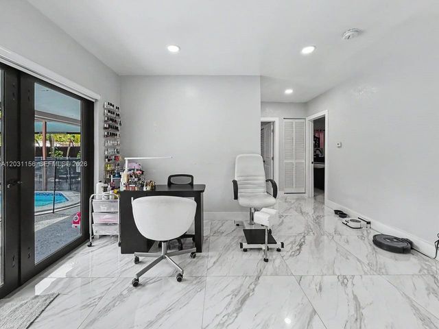 4265 W 8th Ave, Hialeah, FL 33012