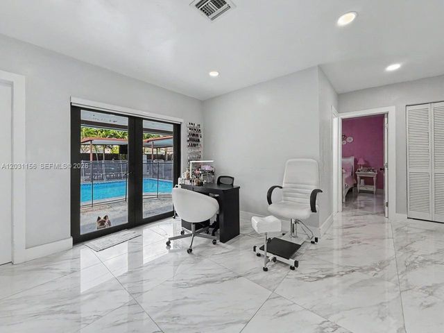 4265 W 8th Ave, Hialeah, FL 33012