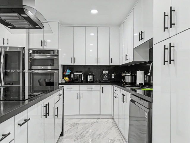 4265 W 8th Ave, Hialeah, FL 33012
