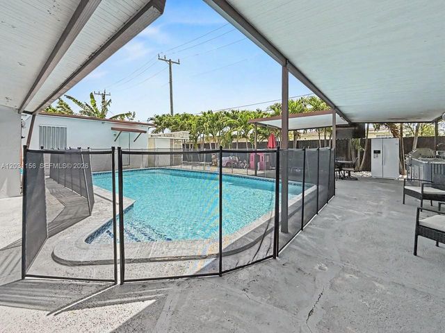 4265 W 8th Ave, Hialeah, FL 33012