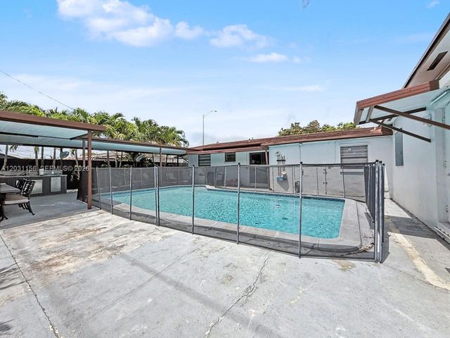 4265 W 8th Ave, Hialeah, FL 33012
