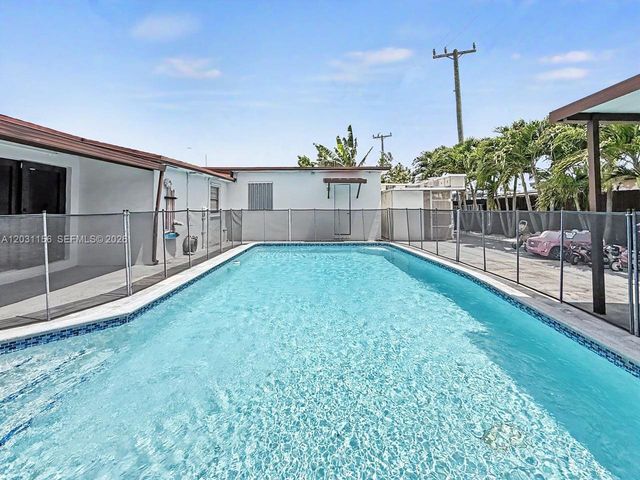 4265 W 8th Ave, Hialeah, FL 33012