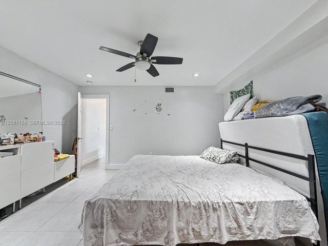 4265 W 8th Ave, Hialeah, FL 33012