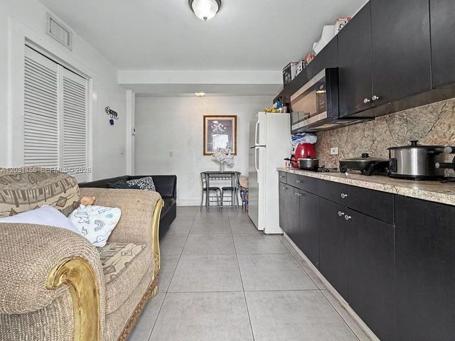 4265 W 8th Ave, Hialeah, FL 33012
