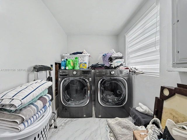 4265 W 8th Ave, Hialeah, FL 33012