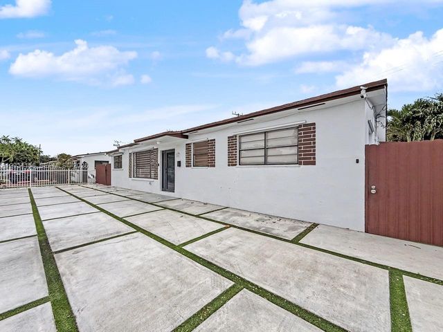 4265 W 8th Ave, Hialeah, FL 33012