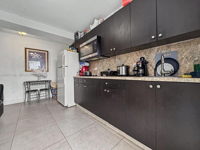 4265 W 8th Ave, Hialeah, FL 33012