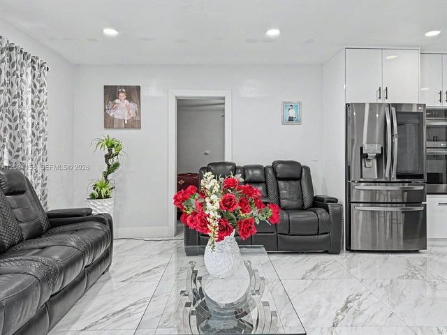 4265 W 8th Ave, Hialeah, FL 33012