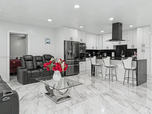 4265 W 8th Ave, Hialeah, FL 33012