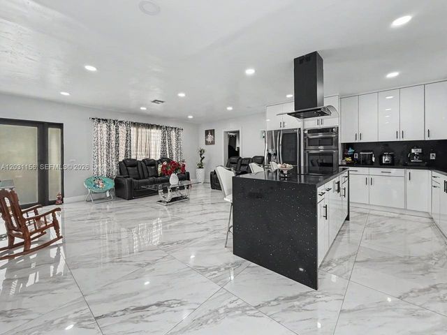 4265 W 8th Ave, Hialeah, FL 33012