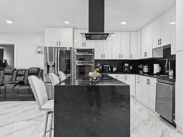 4265 W 8th Ave, Hialeah, FL 33012
