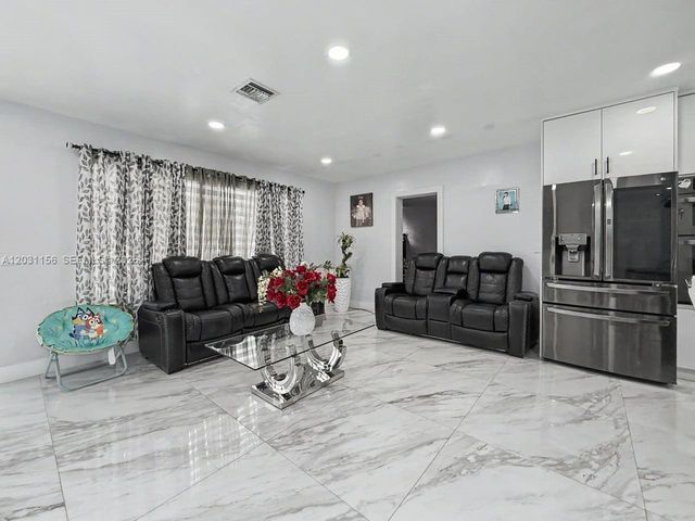 4265 W 8th Ave, Hialeah, FL 33012