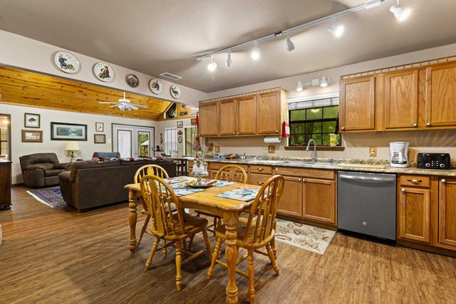 426 Private Road 7219, Jefferson, TX 75657