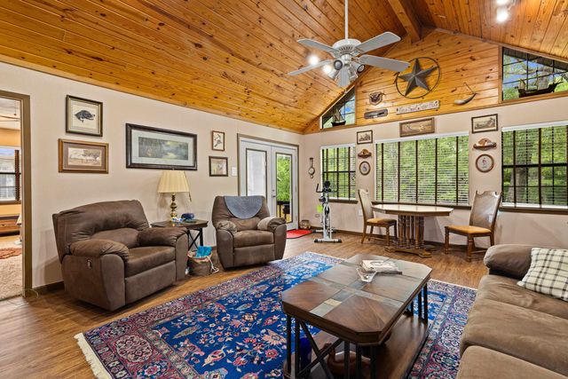 426 Private Road 7219, Jefferson, TX 75657