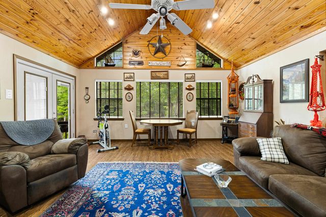 426 Private Road 7219, Jefferson, TX 75657