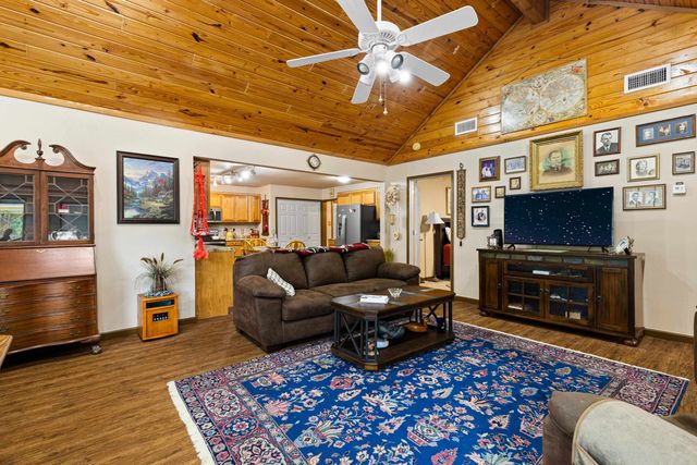 426 Private Road 7219, Jefferson, TX 75657