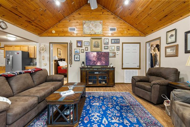 426 Private Road 7219, Jefferson, TX 75657