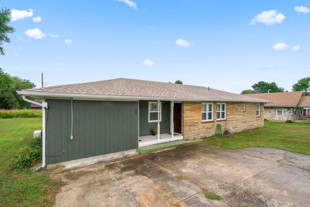 708 West Street, Stockton, MO 65785