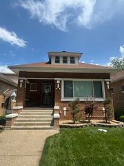 7937 S Crandon Avenue, Chicago, IL 60617
