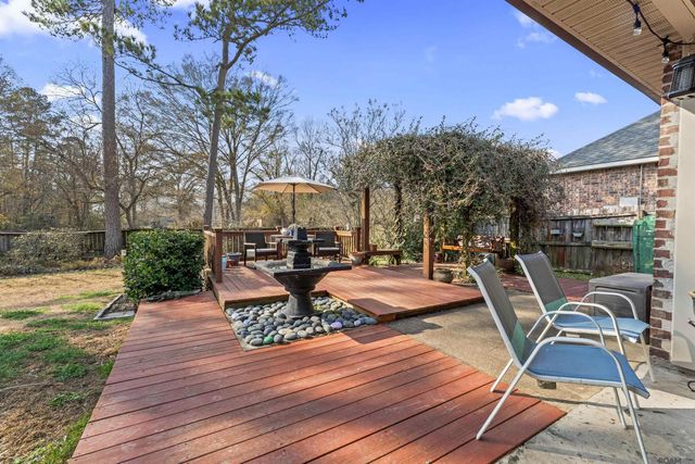 28049 Foxfire Ave, Walker, LA 70785