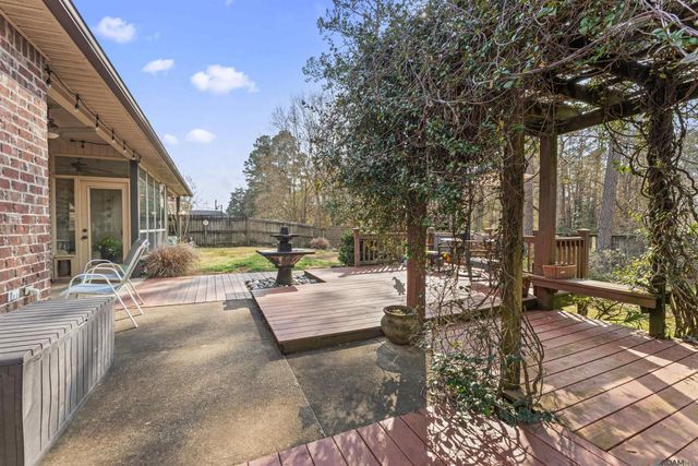 28049 Foxfire Ave, Walker, LA 70785