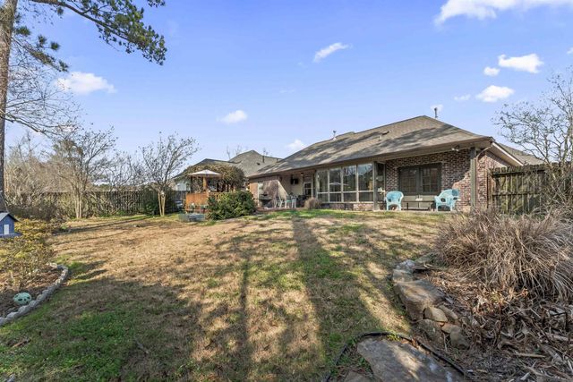 28049 Foxfire Ave, Walker, LA 70785