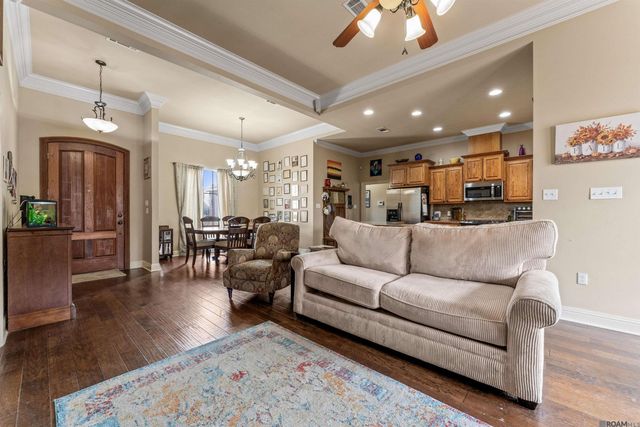 28049 Foxfire Ave, Walker, LA 70785