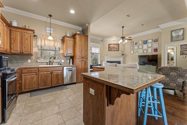 28049 Foxfire Ave, Walker, LA 70785