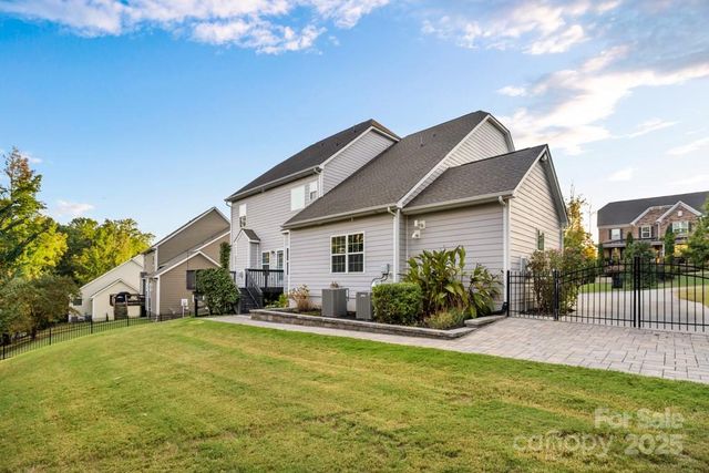 16001 Arabian Mews Lane, Charlotte, NC 28278