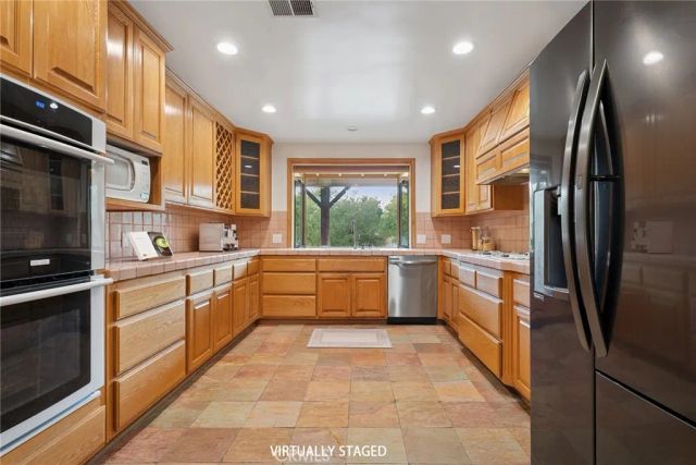 7254 Studio Road, Canoga Park, CA 91304