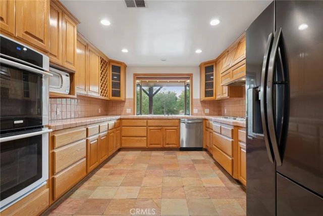 7254 Studio Road, Canoga Park, CA 91304